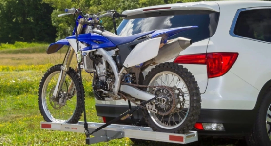 Portamotos instalado en camioneta